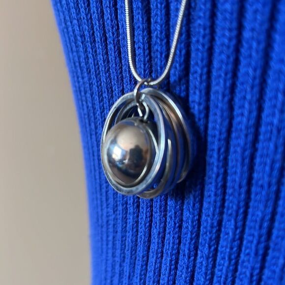 Long silver tone necklace - Picture 5 of 6